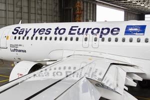 Надпись "скажи "да" Европе" разместили вместо названия авиакомпании