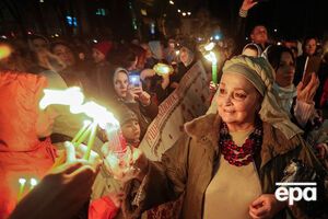 Благодатный огонь раздавали всем желающим