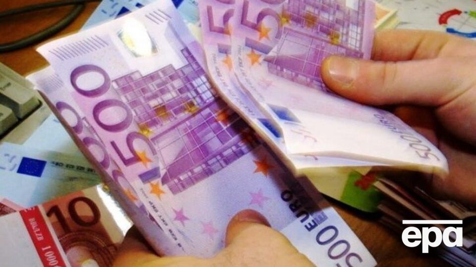 Банкноти номіналом €500 було введено в обіг у 2002 році