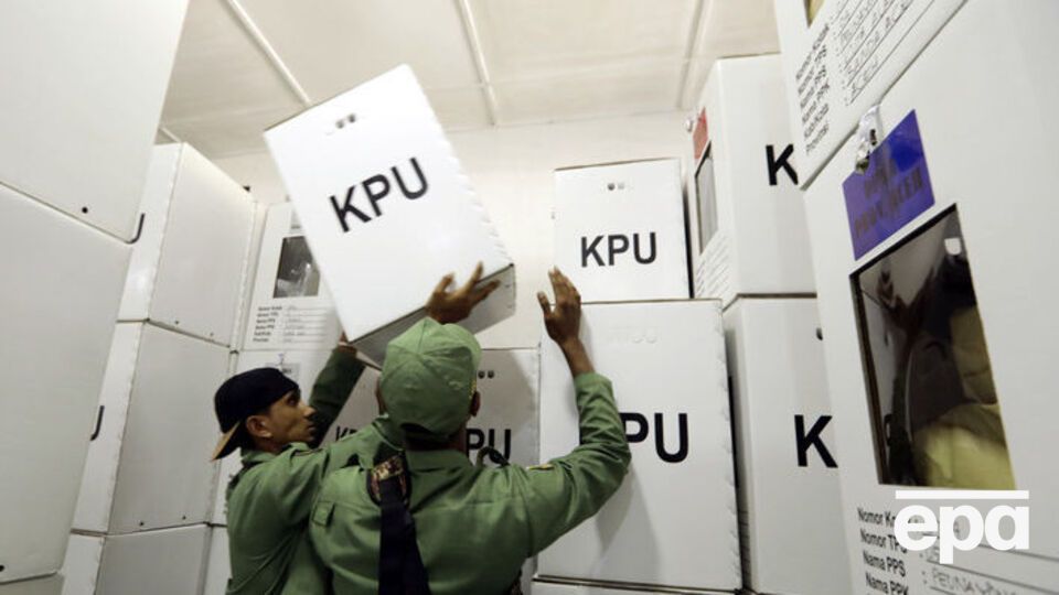 В Индонезии подсчитывали более 150 млн бюллетеней