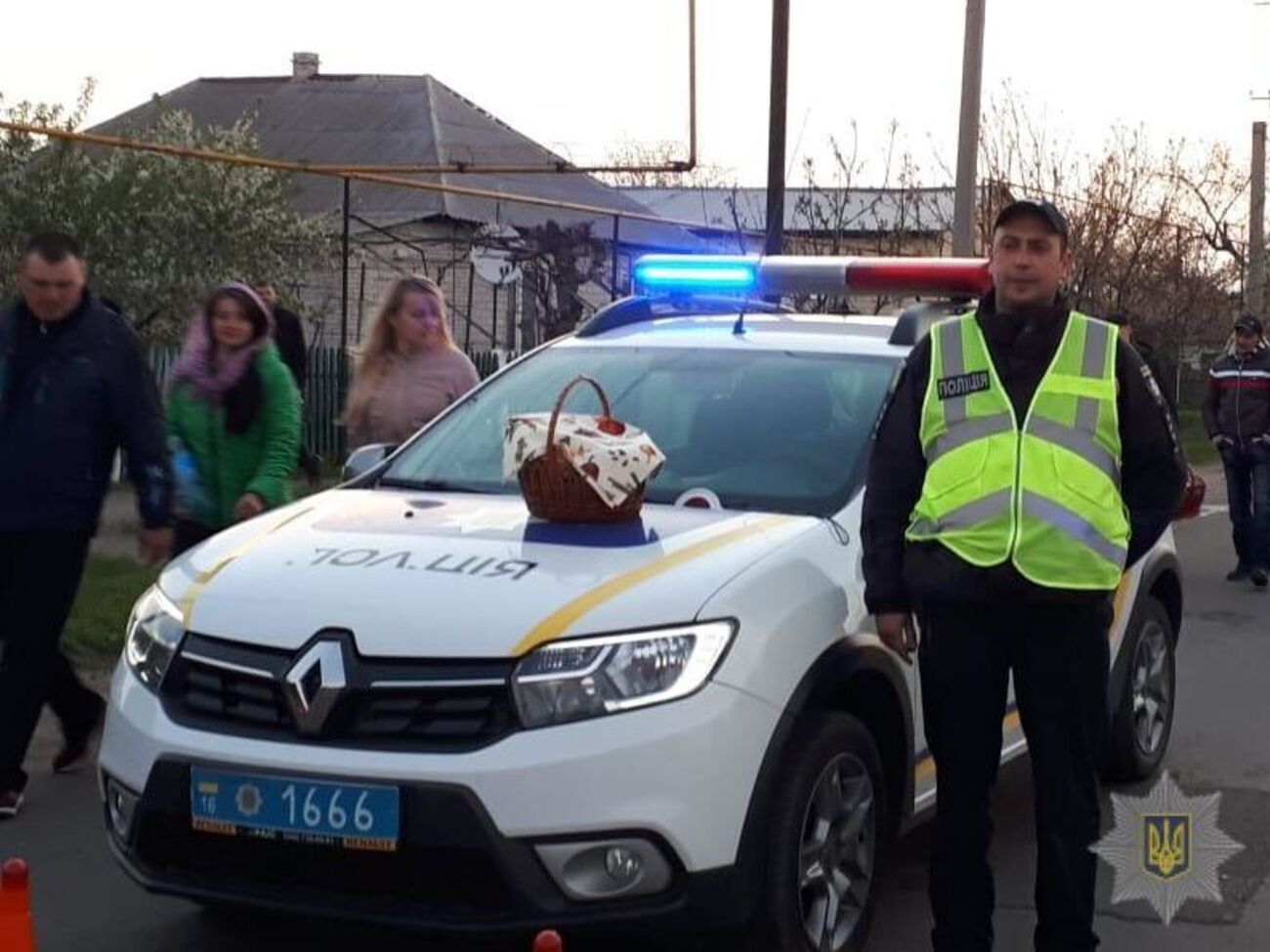 На Великдень біля храмів за порядком стежить понад 20 тис. поліцейських