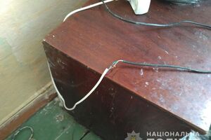 Ребенок, оставшись без присмотра, взял в рот неисправный электрический провод от телевизора