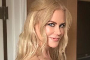 Кидман засветила декольте на фото для обложки Vanity Fair