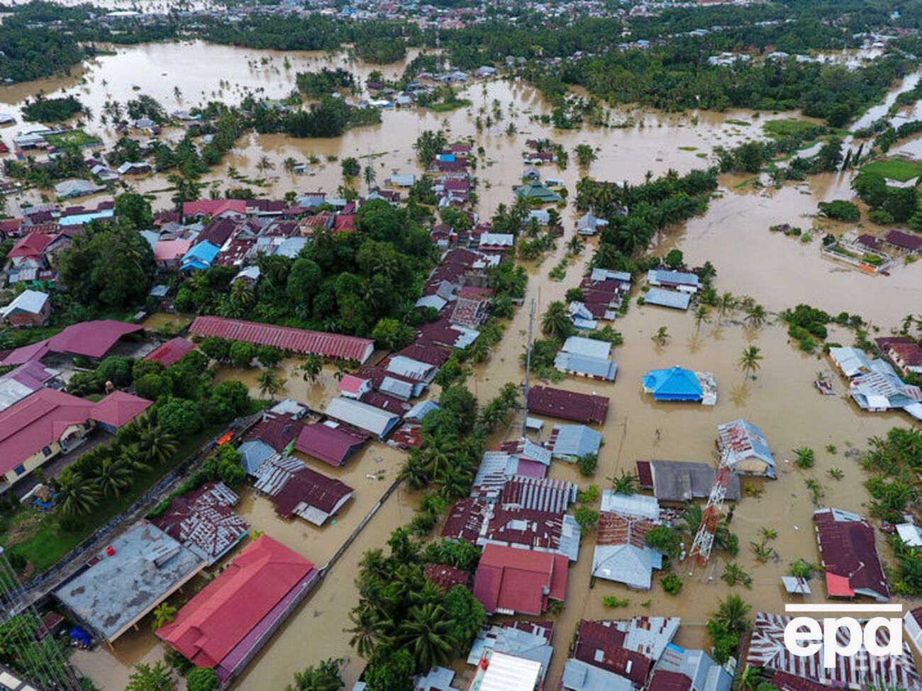 Наводнения и оползни настигли Индонезию 26 апреля