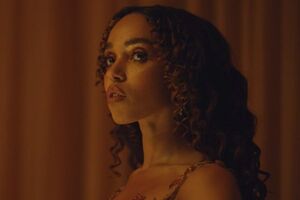 FKA twigs у ролику станцювала на пілоні