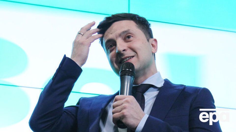 У Зеленского (на фото) требуют, чтобы Порошенко уволил Семочко