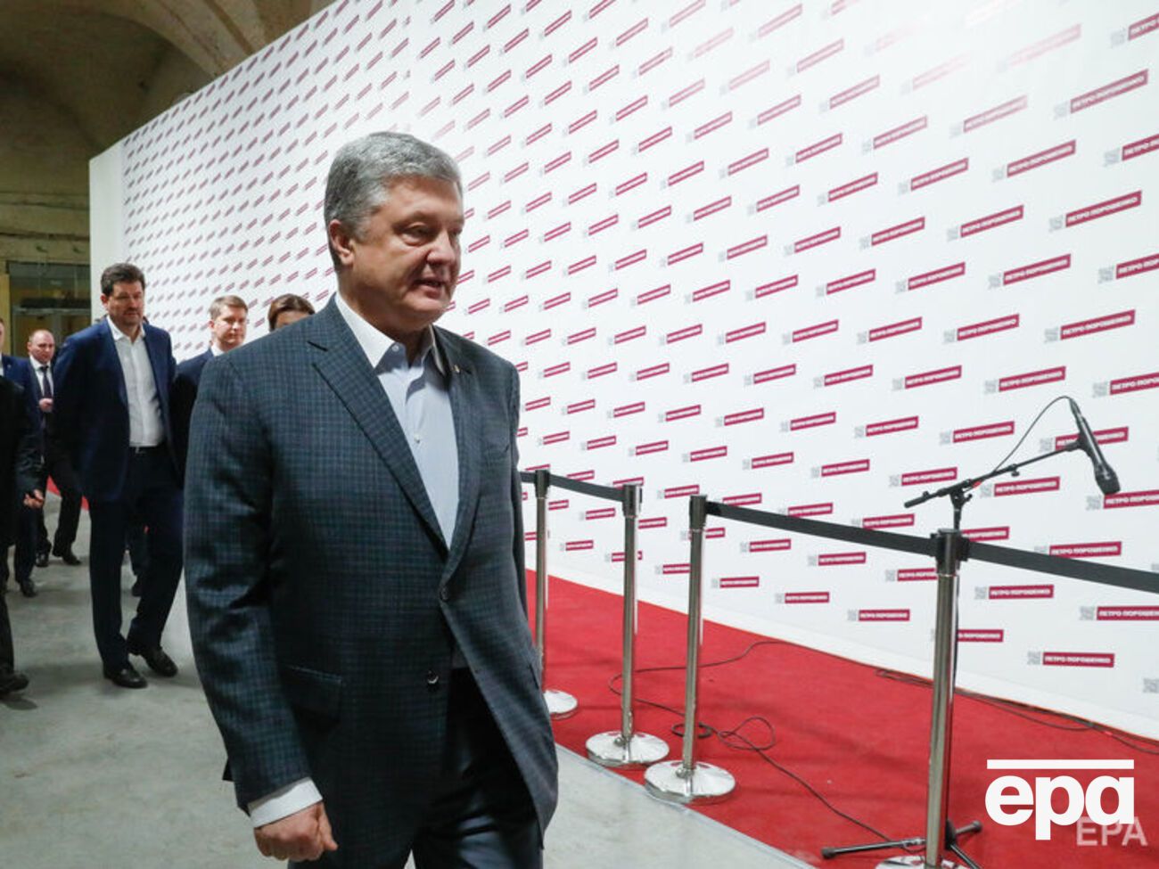 Порошенко готов провести дебаты в телестудии