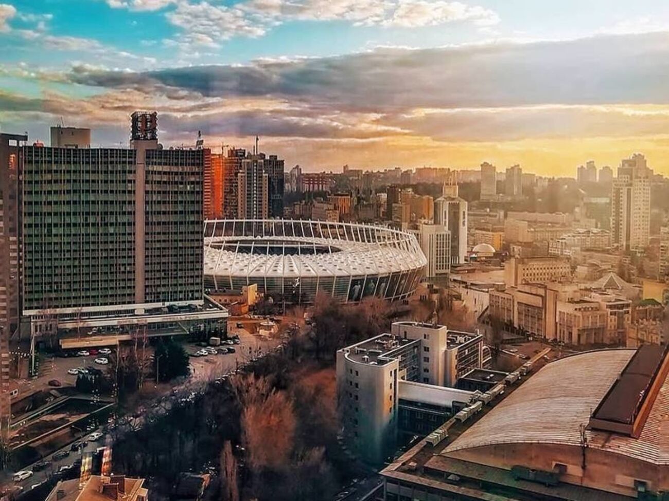 У НСК "Олімпійський" підкреслили, що не беруть жодної участі у виборчій кампанії жодного з кандидатів у президенти
