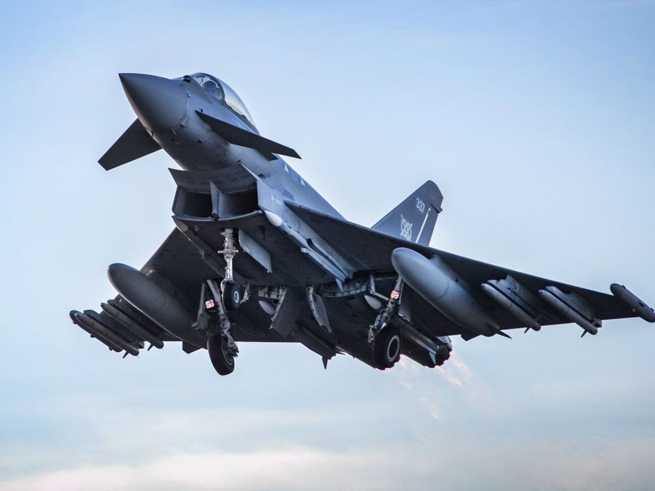 Истребители Typhoon сопровождали бомбардировщики РФ у побережья Шотландии