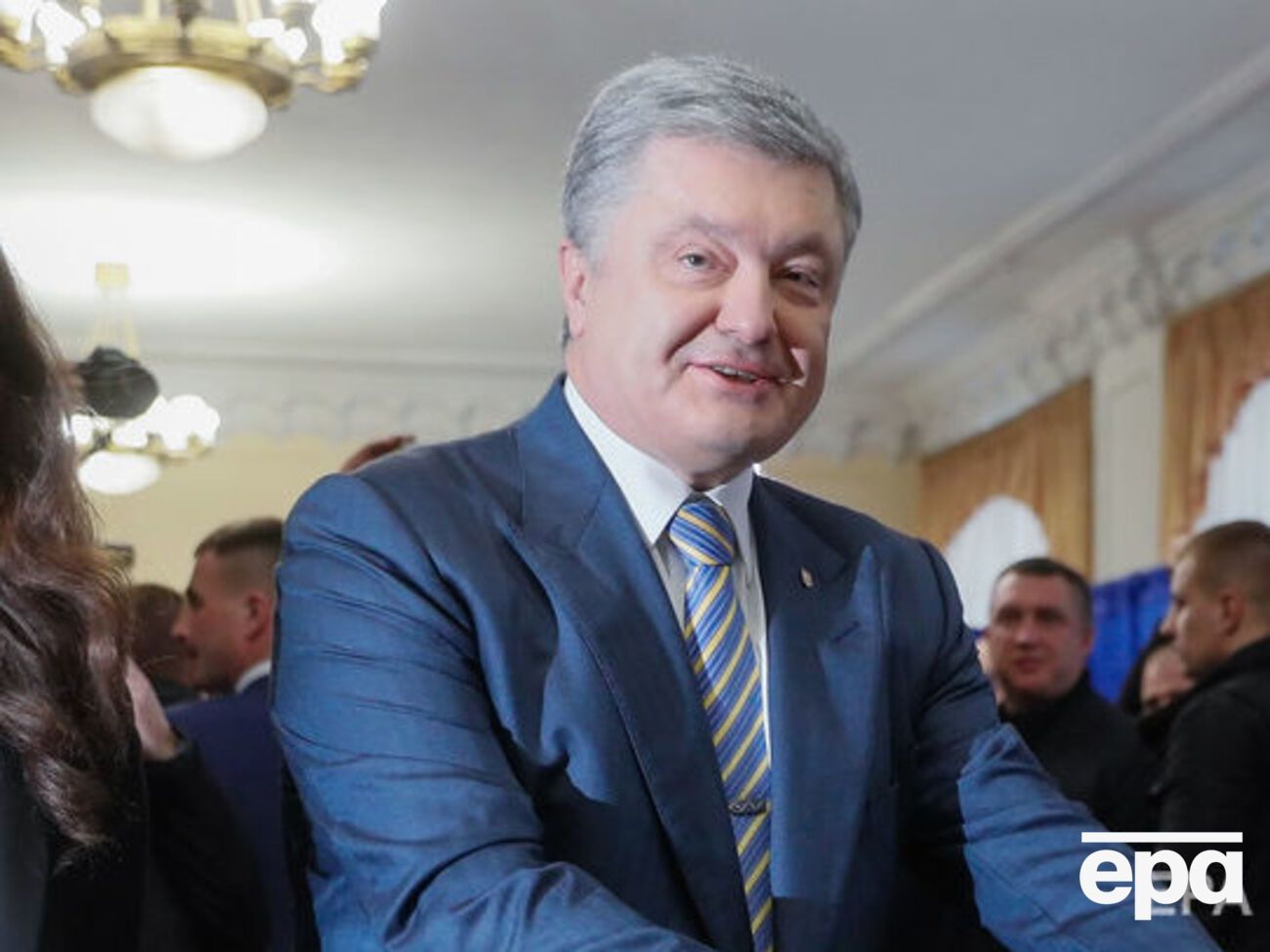 Порошенко відреагував на ініціативу Зеленського опитуванням у соцмережі