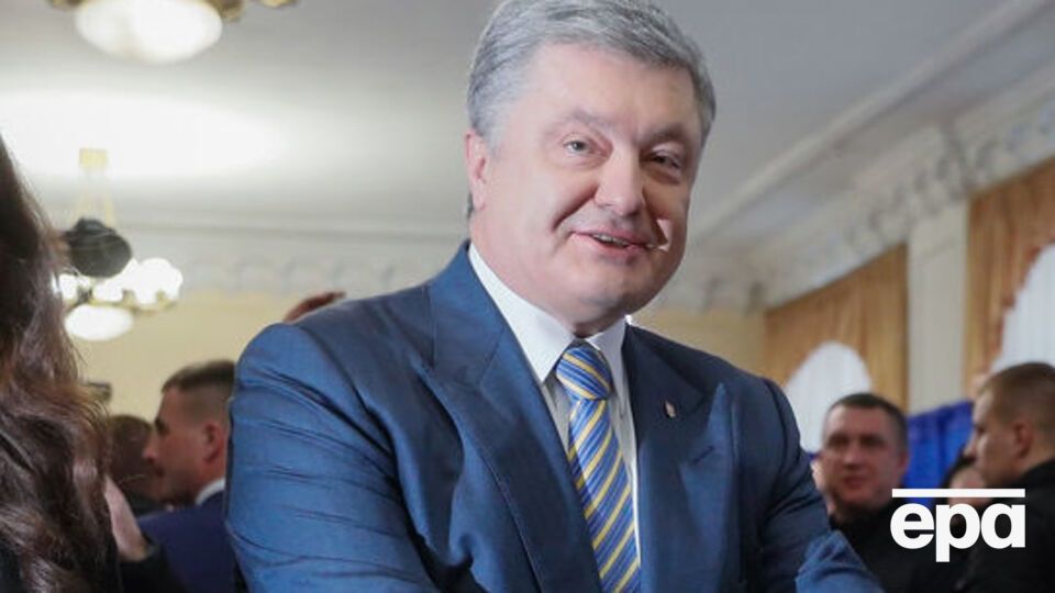 Порошенко відреагував на ініціативу Зеленського опитуванням у соцмережі