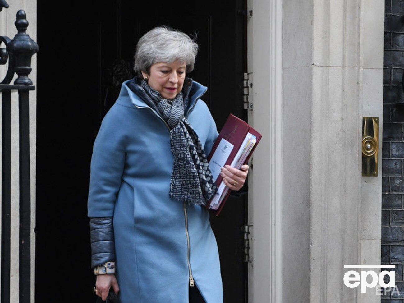 Мэй встретилась с Корбином