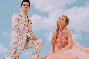 Свифт и Ури исполнили роли супругов