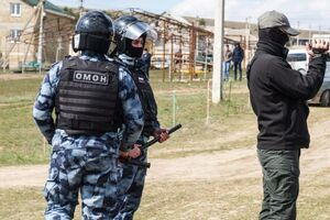 Силовики увірвалися в будинок Руслана Бекірова вранці, коли всі спали