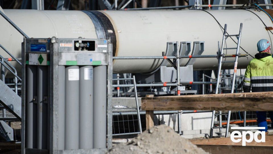 В "Газпроме" считают, что если к августу не будет разрешения на прокладку "Северного потока – 2" мимо Борнхольма, то в этом году газопровод не достроят