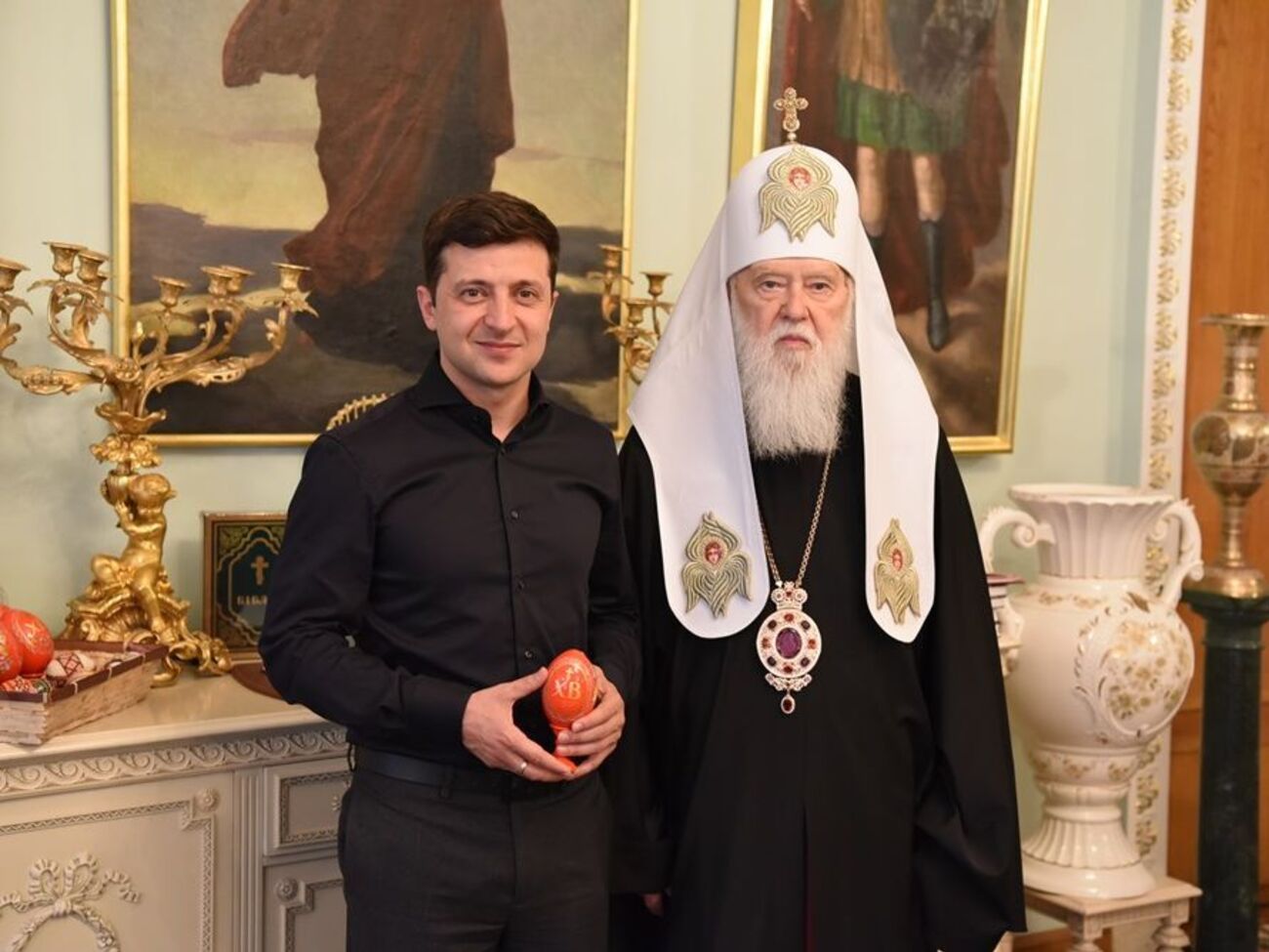 Філарет вручив Зеленському пам'ятний подарунок