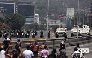 Проти демонстрантів використовували військову техніку