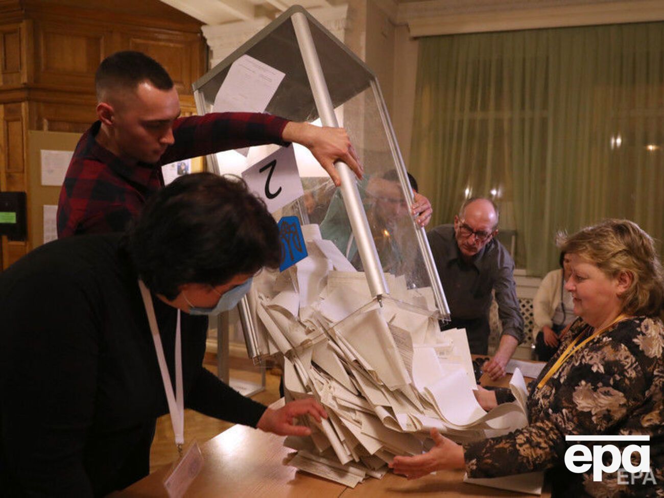 На 80 специальных участках, созданных ЦИК специальным указом, голосовали исключительно военные