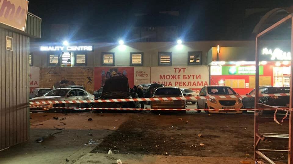 Взрыв произошел на стоянке в Голосеевском районе