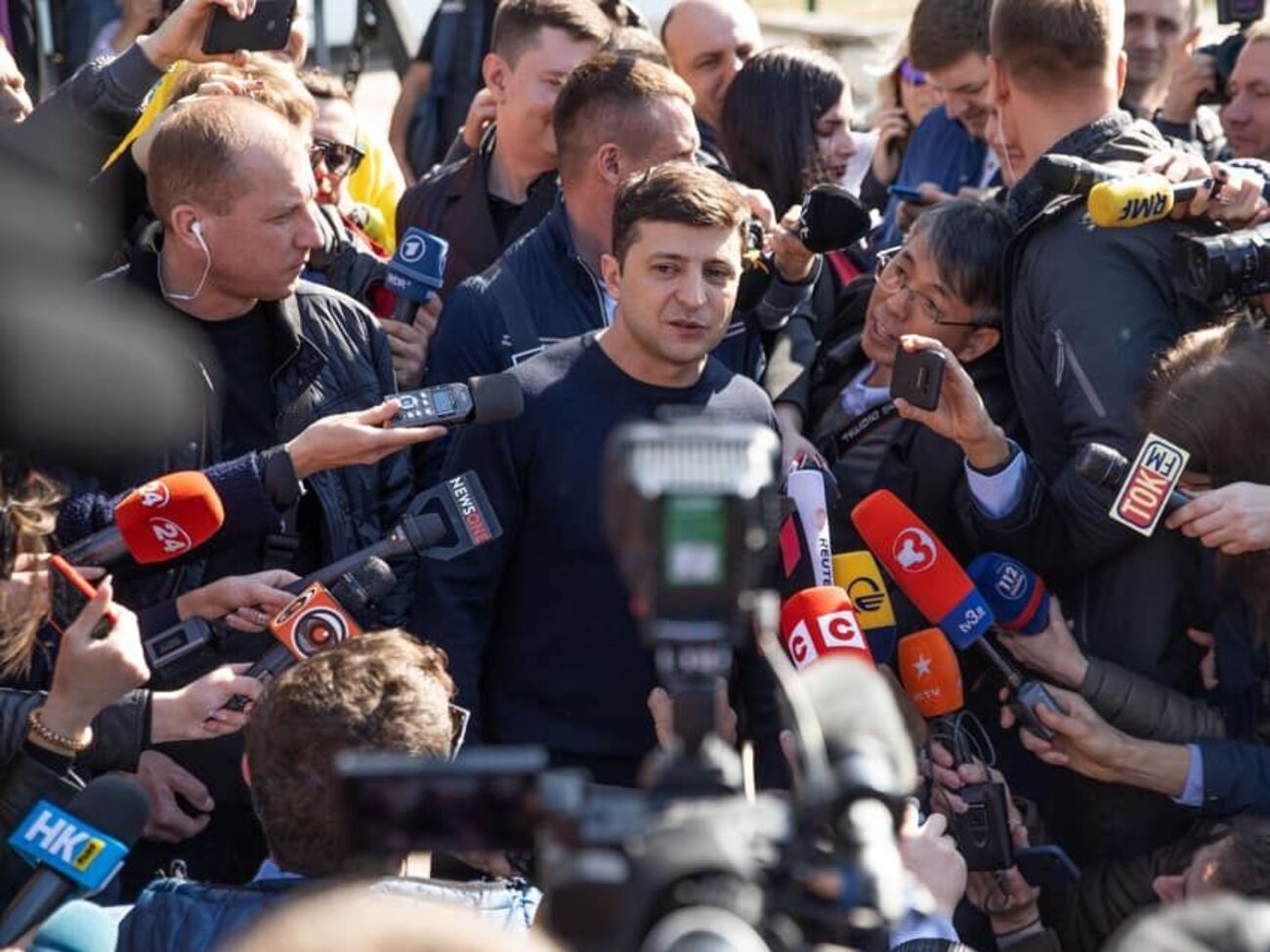 У Зеленского сообщили, что извинений от Порошенко не ждут