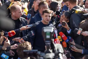 У Зеленского сообщили, что извинений от Порошенко не ждут
