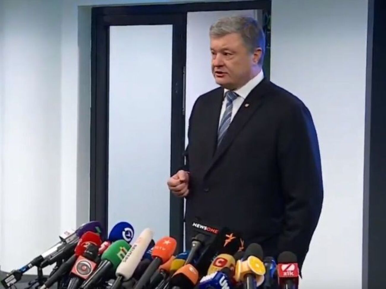 Порошенко: Дебати &ndash; це не шоу