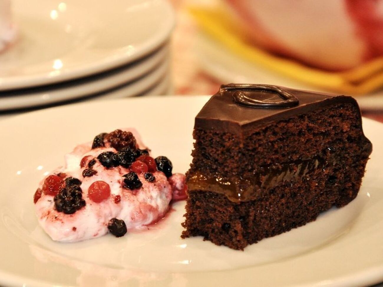 У "Захері" поєднуються бісквіт, шоколад і конфітюр