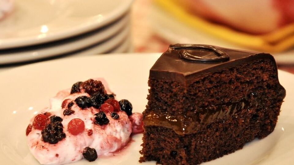 У "Захері" поєднуються бісквіт, шоколад і конфітюр