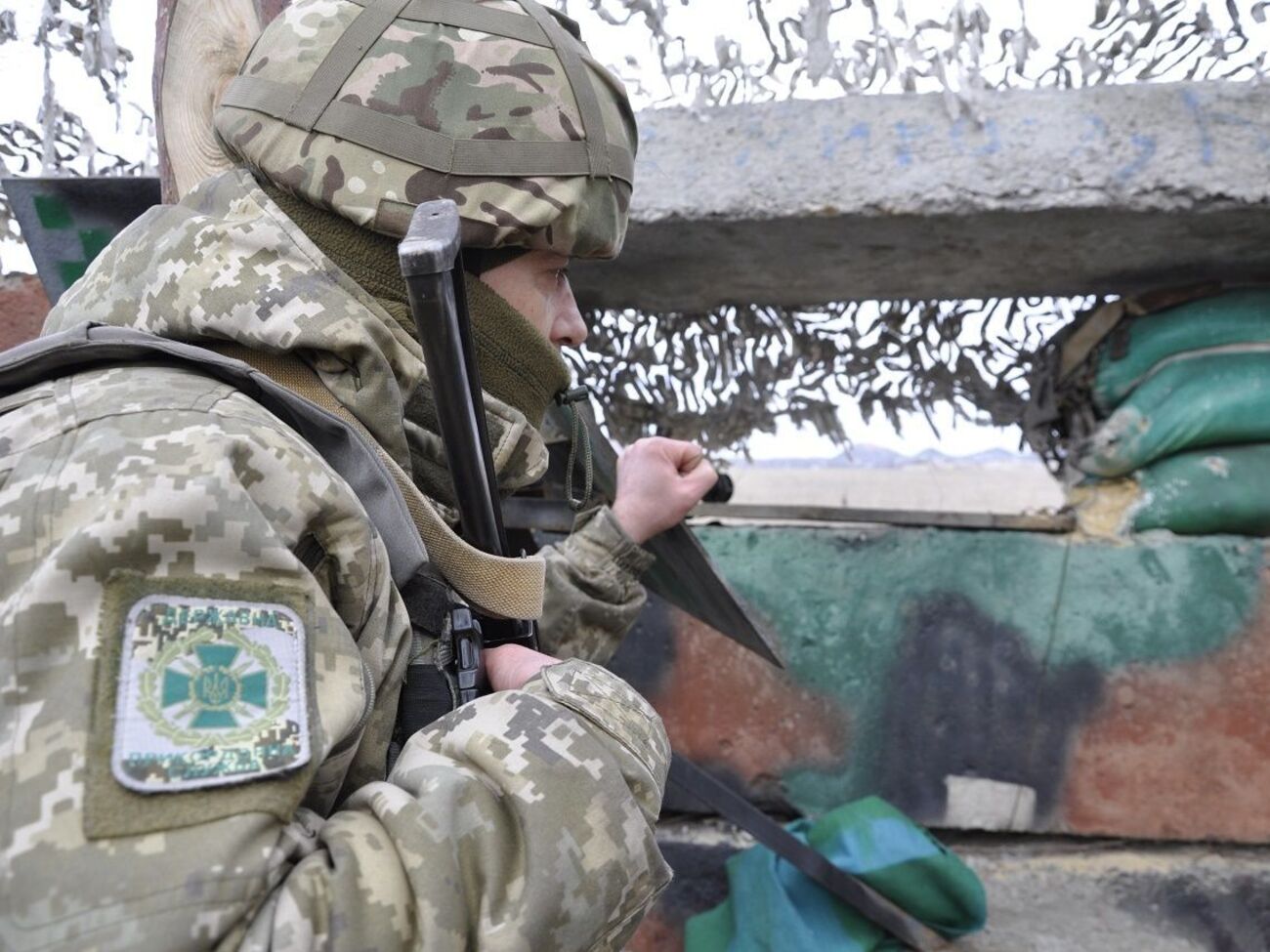 На Донбасі поранено українського прикордонника