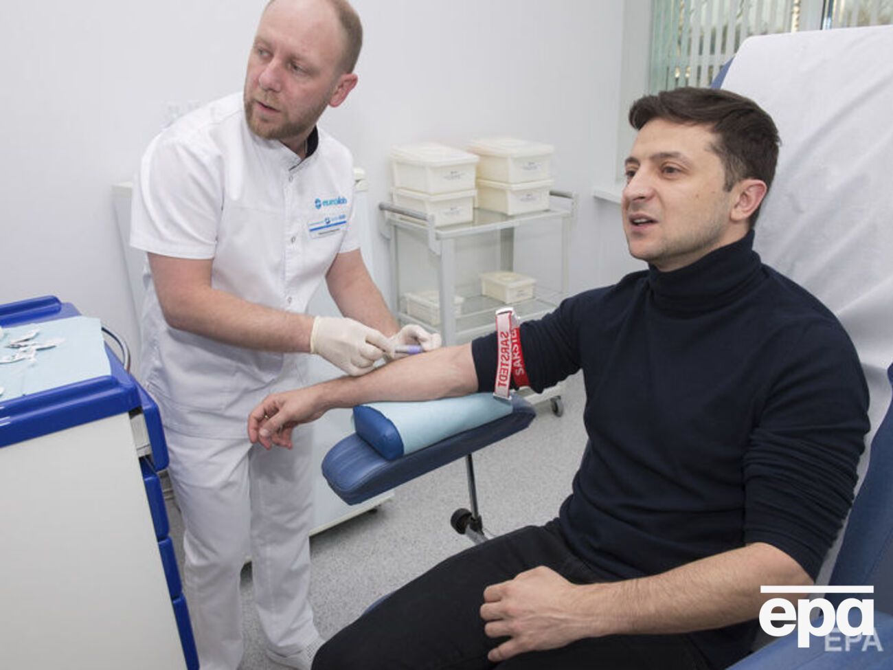 Кірякулов (зліва): У мене з дитинства була мрія стати актором та лікарем. Лікарем я став, а от актором, думаю, це ще попереду