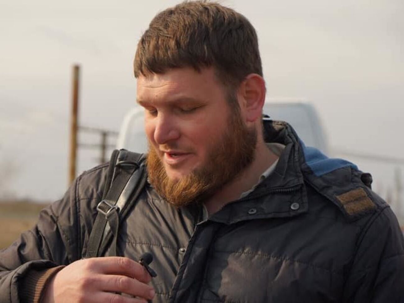 Бекиров сообщил, что около 15 человек повалили их и начали избивать