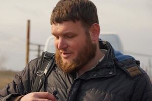 Бекиров сообщил, что около 15 человек повалили их и начали избивать
