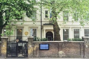 В российском посольстве Роули побывали 6 апреля