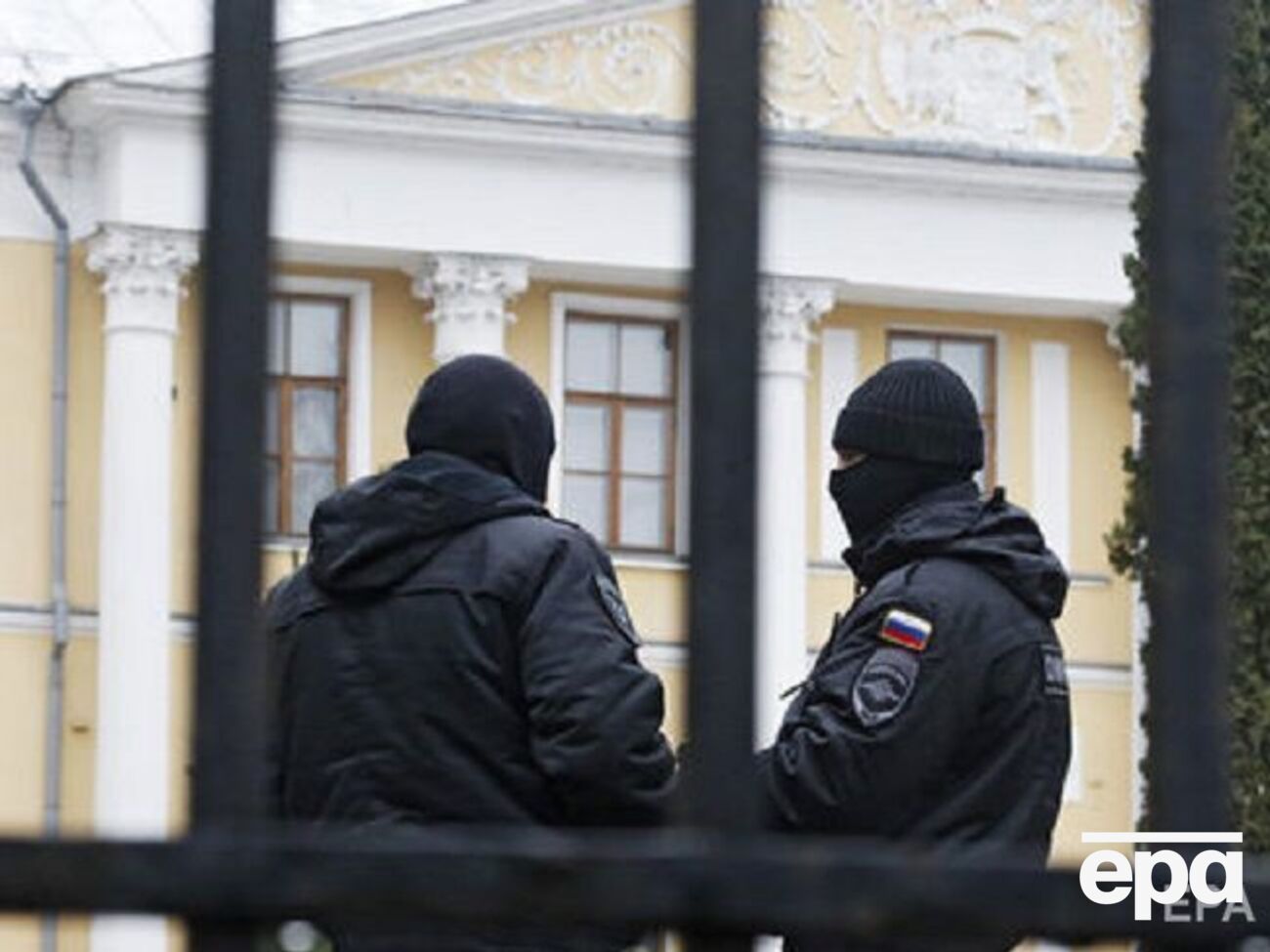 Приказ МВД России запрещает полицейским из РФ выезжать за границу