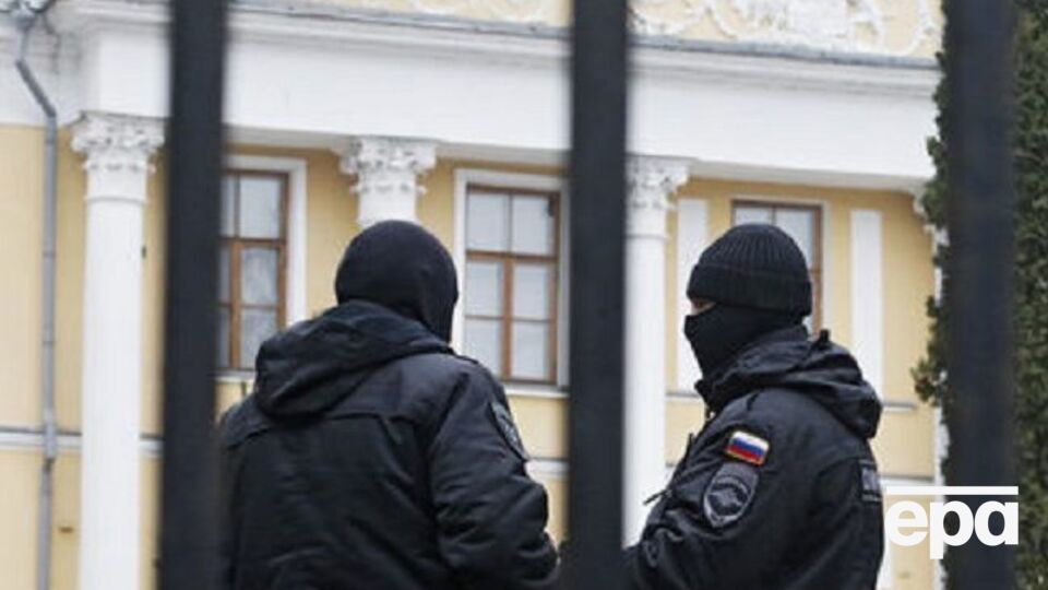 Приказ МВД России запрещает полицейским из РФ выезжать за границу