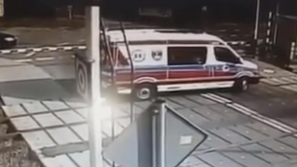 "Скорую" сбили, когда она разворачивалась на рельсах
