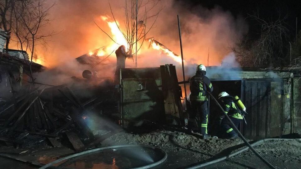 На місці пожежі працювало 11 одиниць техніки та 43 працівники особового складу ДСНС