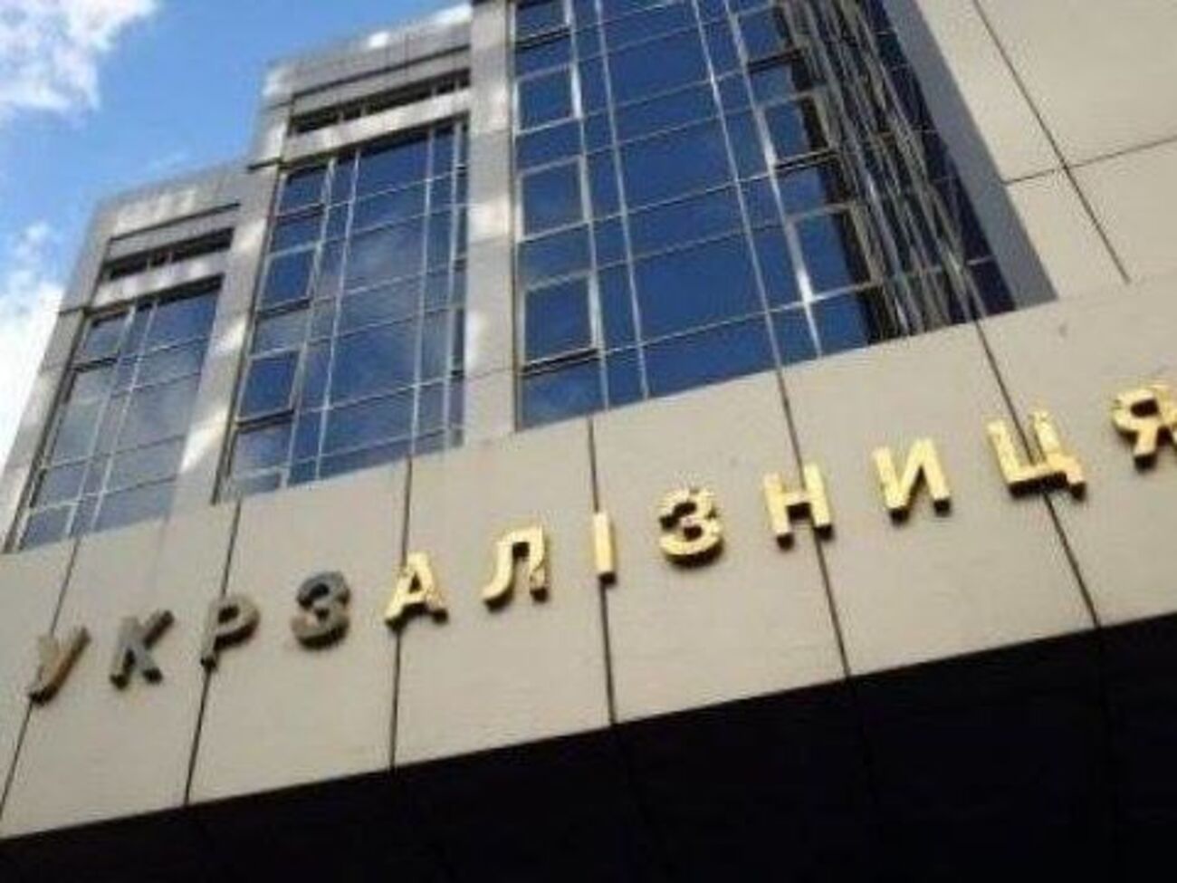 Другие кандидатуры в состав правления компании пока не вводились, отметил собеседник издания