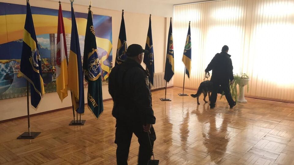 К 14.54 оба учреждения возобновили работу