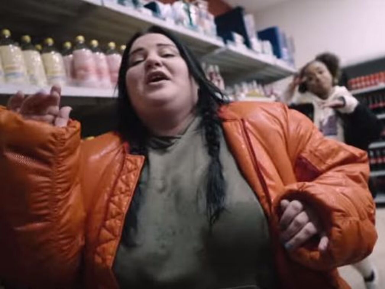 alyona alyona: Це просто "Пушка". Вона може гриміти звідусіль, може надихати і мотивувати, може розривати зсередини