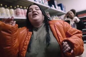 alyona alyona: Це просто "Пушка". Вона може гриміти звідусіль, може надихати і мотивувати, може розривати зсередини