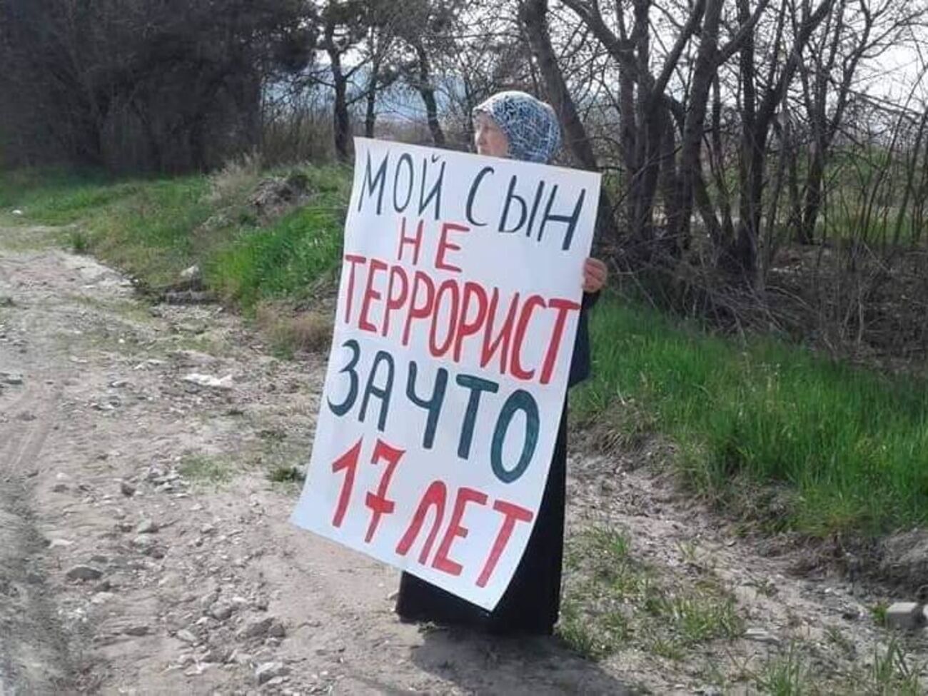 Зарема Мамутова вышла в поддержку незаконно осужденного сына, который уже почти три года находится в СИЗО