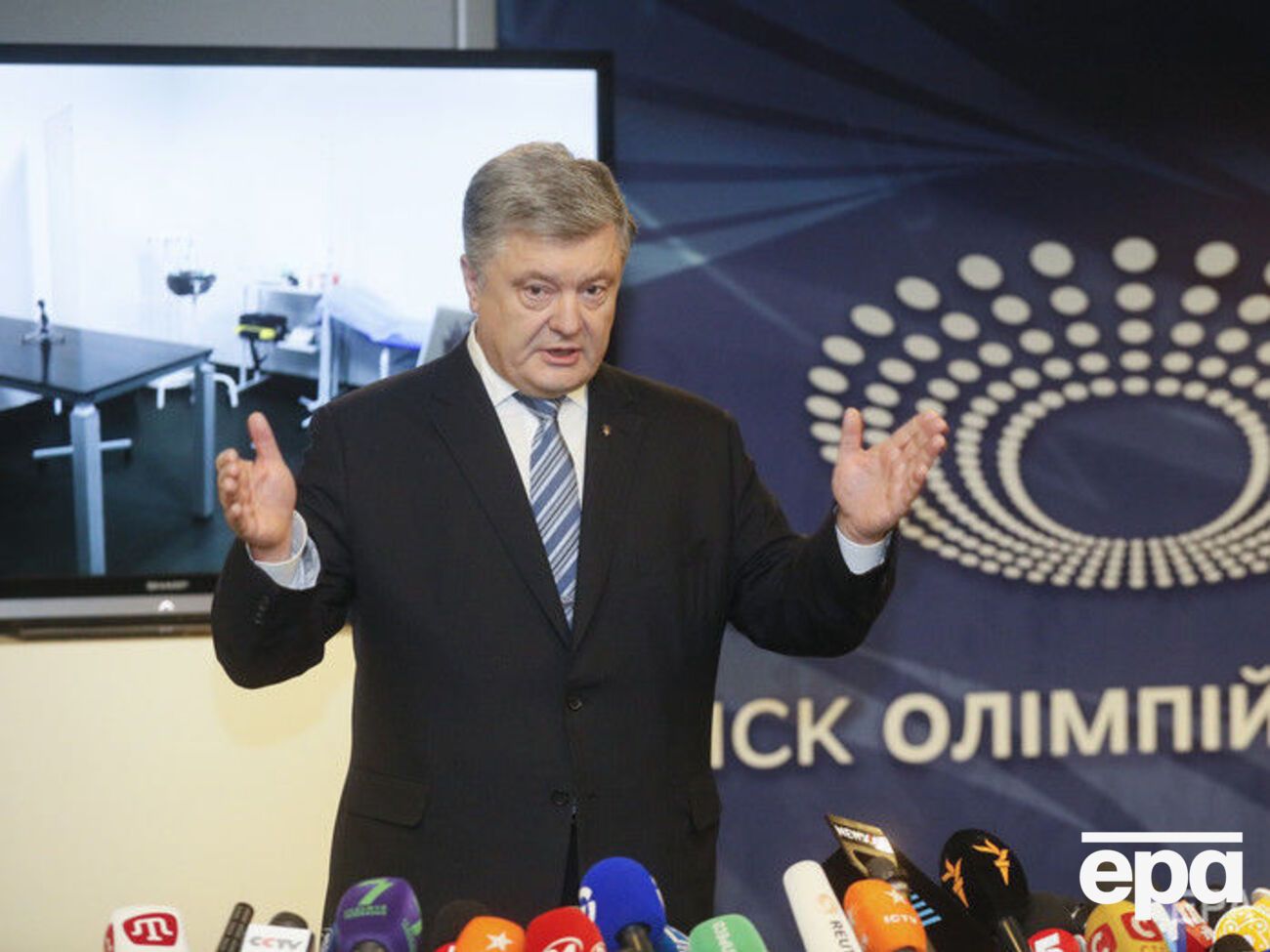 Медведев заявил, что Порошенко готов к дебатам