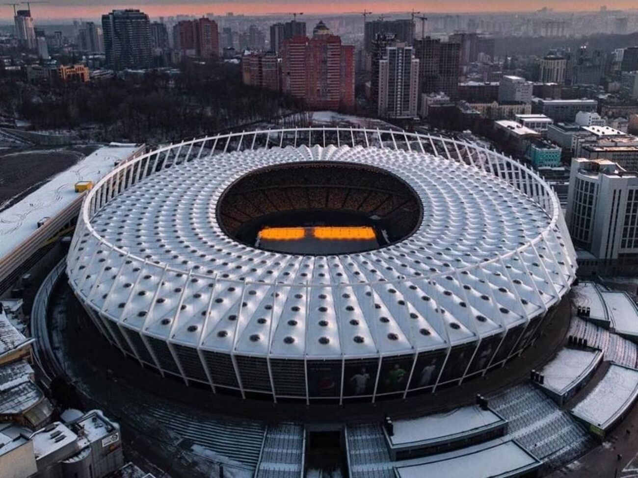 В штабе Порошенко не исключают, что 19 апреля президент сможет прийти на стадион