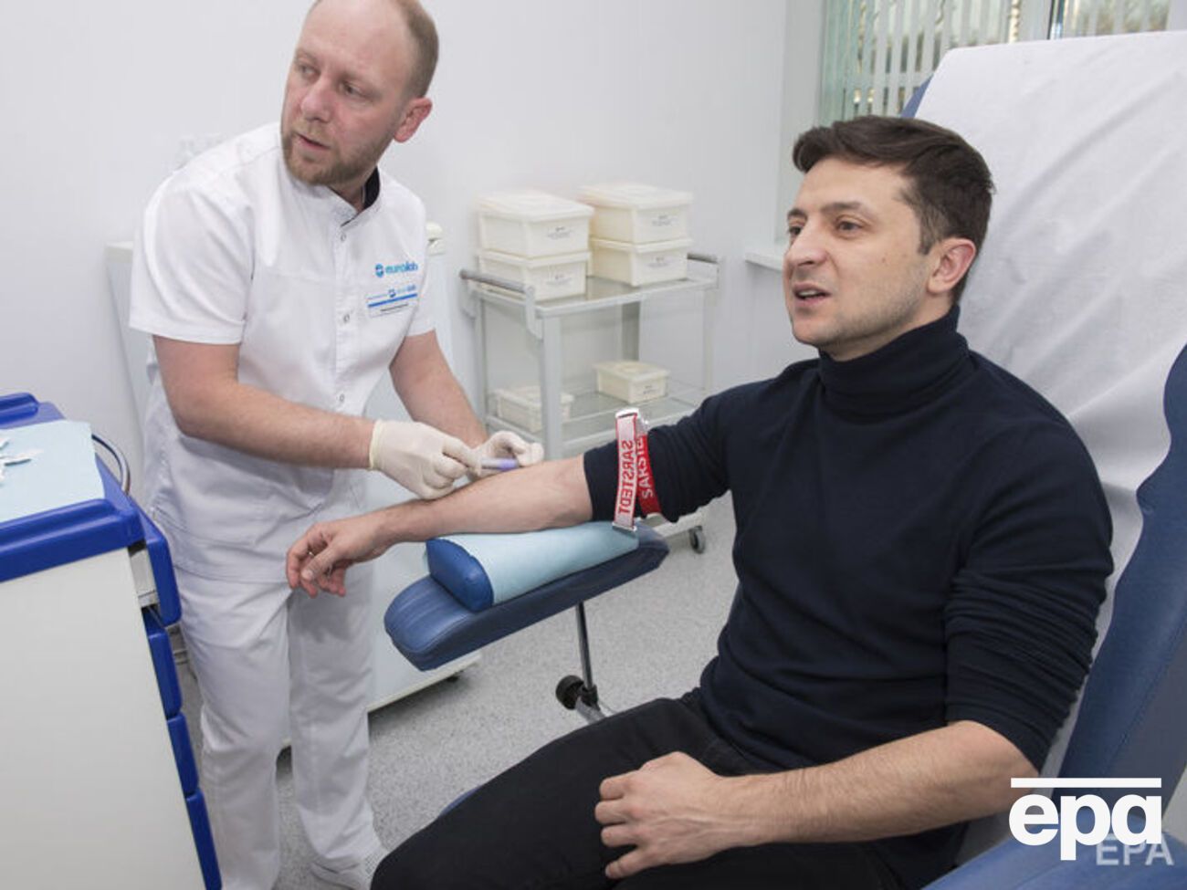 Зеленский&nbsp;сдал анализы в клинике Eurolab