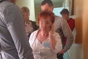 За даними СБУ, лікар пропонувала пацієнтам платити їй хабар на виплат