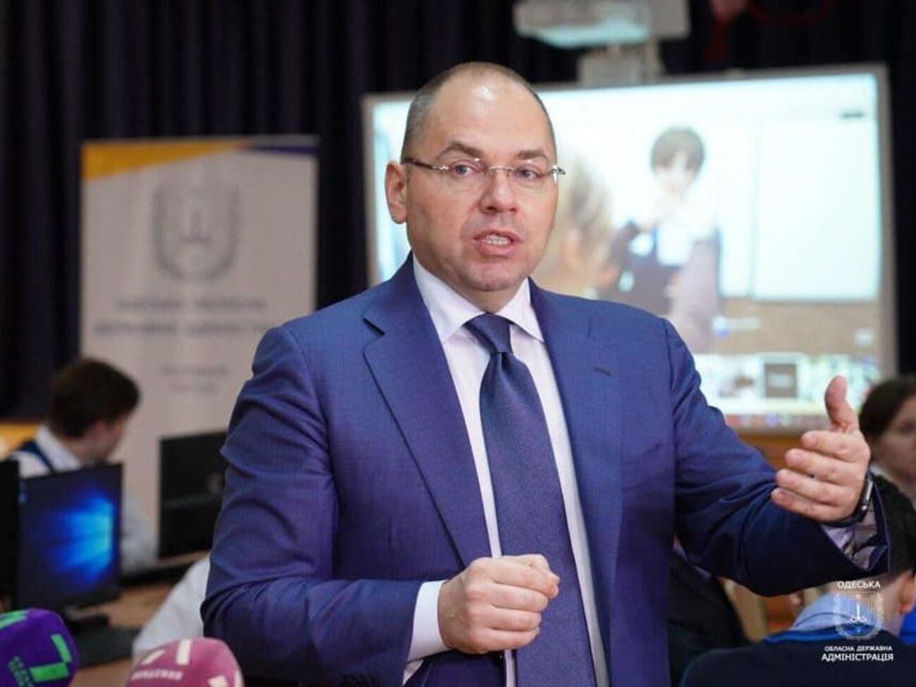 Степанов&nbsp;отказался уходить в отставку, он назвал указ президента о своем отстранении незаконным