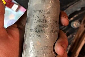 Українські військові показали уламки російських керованих 152-мм артилерійських боєприпасів типу "Краснопіль"