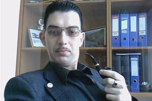 Адвокаты Мангера наконец вспомнили о старом проверенном методе – слечь в больничку с инфарктом миокарда, инсультом и волчанкой