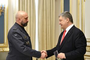 Указ про призначення Кривоноса (на фото зліва) Порошенко підписав 9 квітня